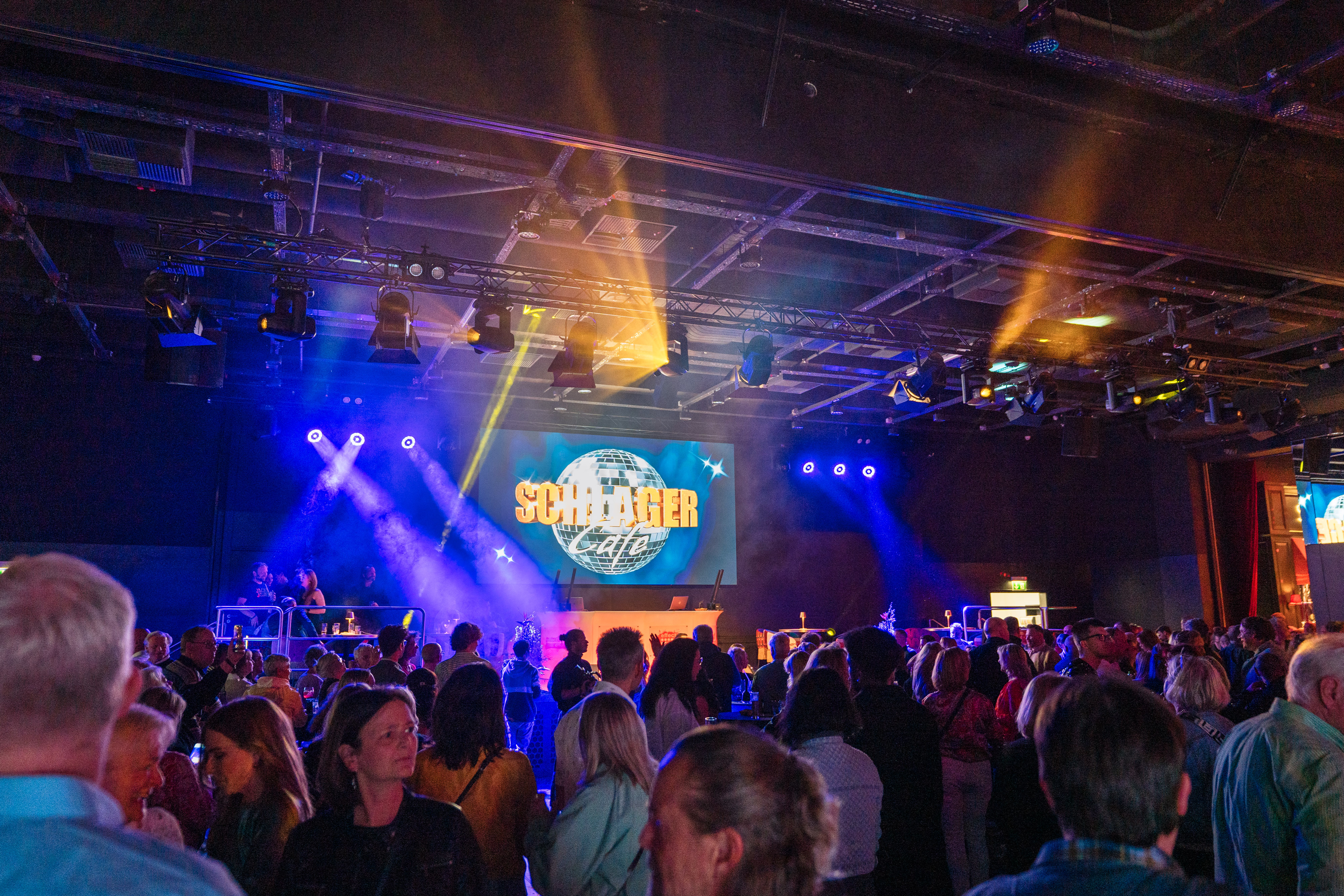 The seventh heaven of Schlager music – Cameo at Schlager Café Düsseldorf